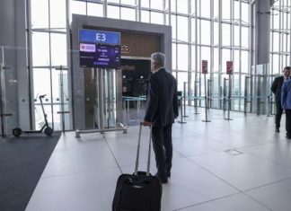 عائلات مصرية تخشى الترحيل إثر احتجازها في مطار إسطنبول عائلات مصرية تخشى الترحيل إثر احتجازها في مطار إسطنبول