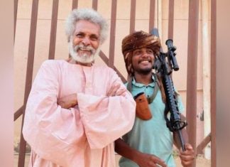 صورة للفنان ابوعركي البخيت مع قوات الدعم السريع تثير جدلا واسعا صورة للفنان ابوعركي البخيت مع قوات الدعم السريع تثير جدلا واسعا