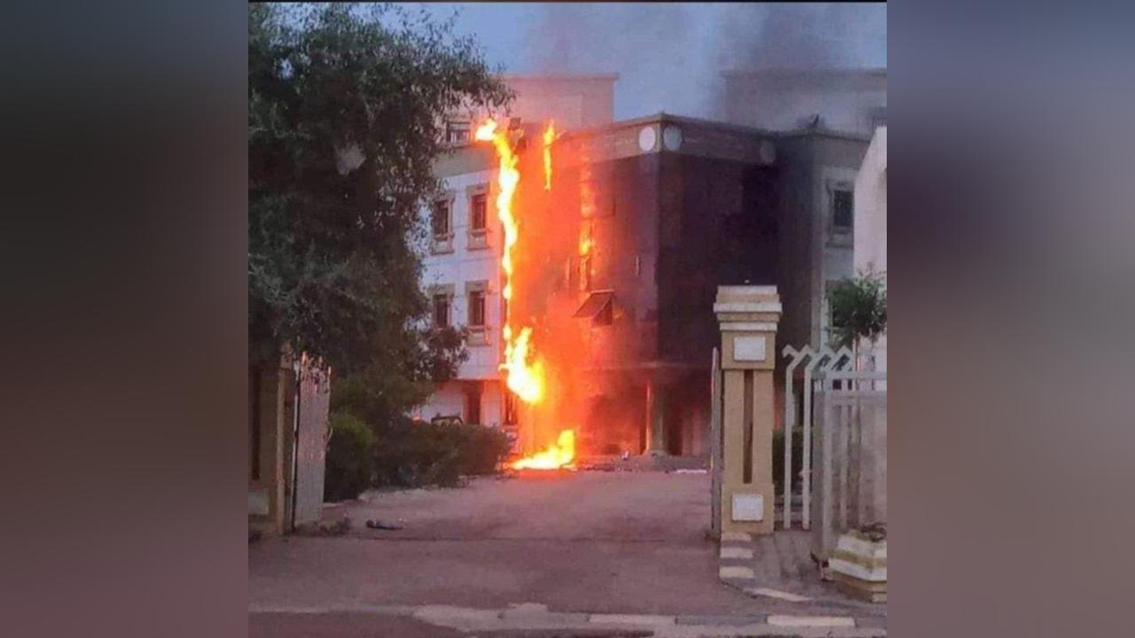 مدينة سودانية تتحول إلى رماد والجيش السوداني يدفع بتعزيزات عسكرية مدينة سودانية تتحول إلى رماد والجيش السوداني يدفع بتعزيزات عسكرية