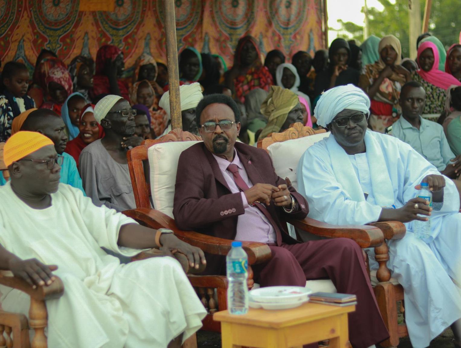 محافظ الرئاسة بالنيل الازرق يتفقد مصرف الادخار محافظ الرئاسة بالنيل الازرق يتفقد مصرف الادخار