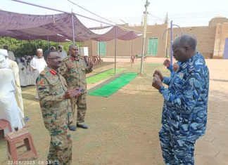 ممثل وزير الداخلية يؤدي واجب العزاء في قائد الفرقة (16)نيالا ممثل وزير الداخلية يؤدي واجب العزاء في قائد الفرقة (16)نيالا