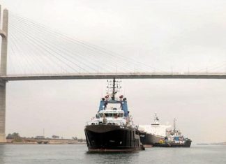 رئيس قناة السويس: عودة انتظام الملاحة خلال ساعات بعد تصادم ناقلتين رئيس قناة السويس: عودة انتظام الملاحة خلال ساعات بعد تصادم ناقلتين