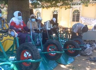 محلية كادقلي تتسلم معدات لإصحاح البيئة محلية كادقلي تتسلم معدات لإصحاح البيئة