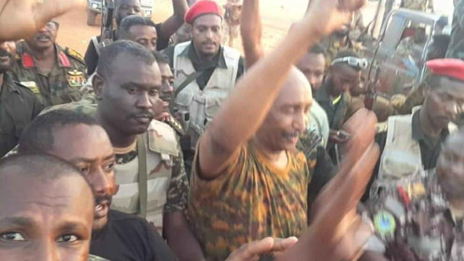 هل يُعجل انتقال البرهان من الخرطوم إلى بورتسودان بإنهاء الحرب؟ هل يُعجل انتقال البرهان من الخرطوم إلى بورتسودان بإنهاء الحرب؟