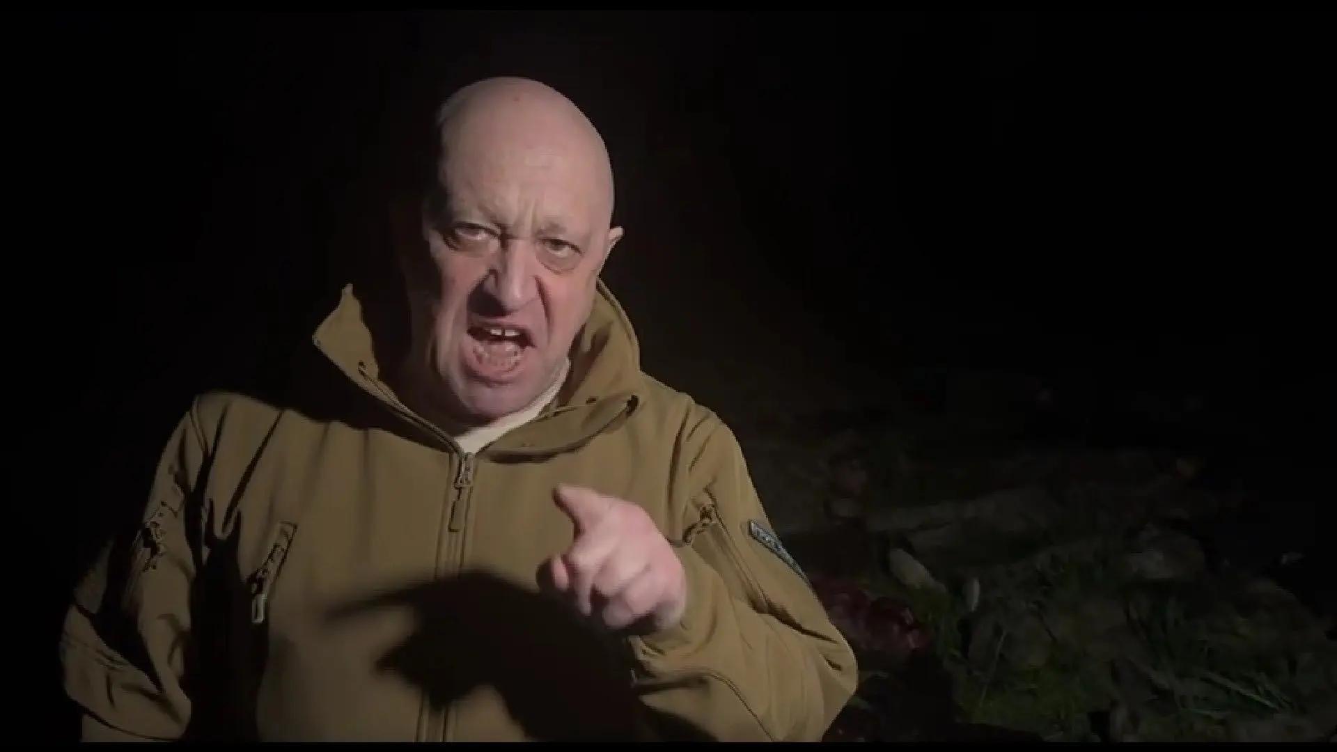 صحيفة الوول ستريت تكشف تفاصيل اخر الأيام الأخيرة لزعيم فاغنر ولقاء بينه ووفد من الدعم السريع وصناديق سبائك الذهب صحيفة الوول ستريت تكشف تفاصيل اخر الأيام الأخيرة لزعيم فاغنر ولقاء بينه ووفد من الدعم السريع وصناديق سبائك الذهب