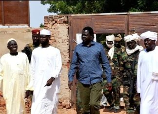 حاكم دارفور يتفقد مراكز ايواء النازحين بالفاشر حاكم دارفور يتفقد مراكز ايواء النازحين بالفاشر