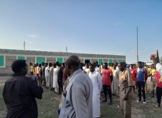 رئيس لجنة الاستنفار يقف على التدريب بمعسكرات المتطوعين بقلي رئيس لجنة الاستنفار يقف على التدريب بمعسكرات المتطوعين بقلي