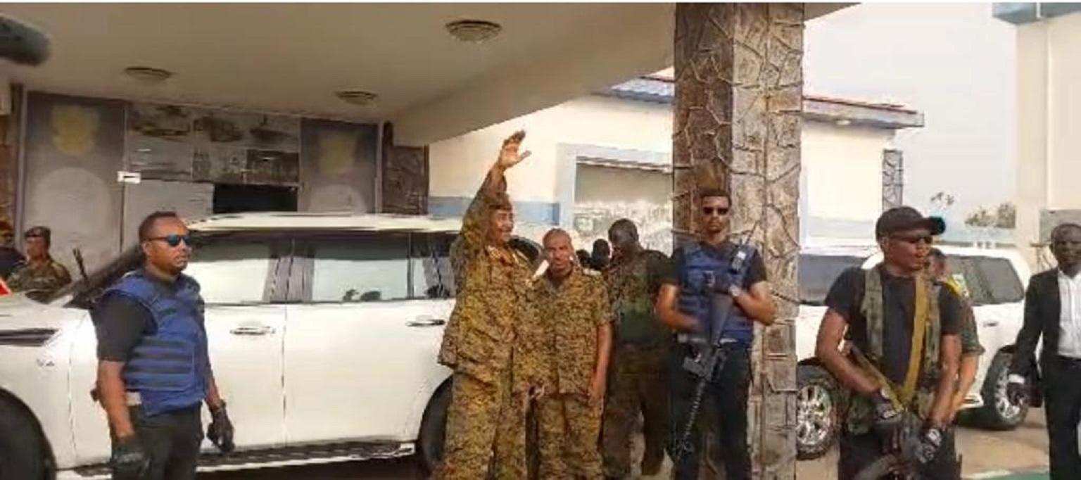 قائد منطقةالبحر الأحمر العسكرية:لقد تشرفنا بزيادة القائد العام للقوات المسلحة قائد منطقةالبحر الأحمر العسكرية:لقد تشرفنا بزيادة القائد العام للقوات المسلحة