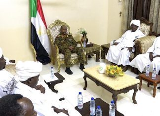 البرهان يلتقي وفد شعبي من ولاية غرب دارفور البرهان يلتقي وفد شعبي من ولاية غرب دارفور