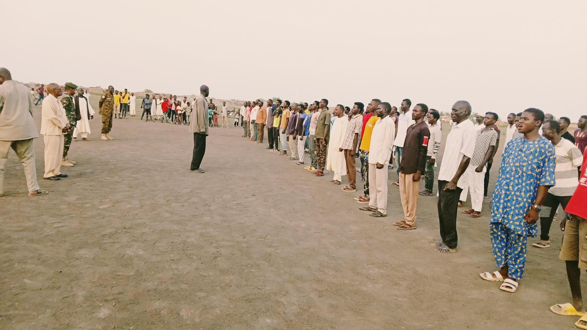 تنفيذي كوستي يطمئن علي مستوي التدريب بمعسكرات الشباب المتطوعين تنفيذي كوستي يطمئن علي مستوي التدريب بمعسكرات الشباب المتطوعين