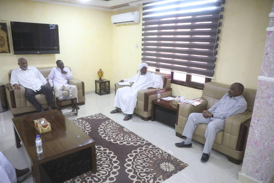 والى القضارف يلتقى وفد المجلس الاعلى للشؤون الدينيه والاوقاف بالولاية والى القضارف يلتقى وفد المجلس الاعلى للشؤون الدينيه والاوقاف بالولاية