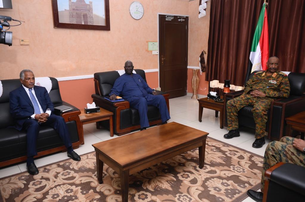 رئيس مجلس السيادة يلتقي نائبه مالك عقار رئيس مجلس السيادة يلتقي نائبه مالك عقار