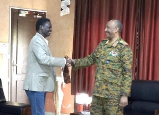 البرهان يبحث مع مناوي قضايا ومشاكل تواجه إقليم دارفور ومعالجات البرهان يبحث مع مناوي قضايا ومشاكل تواجه إقليم دارفور ومعالجات