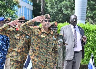 رئيس مجلس السيادة القائد العام يتفقد الفرقة الرابعة مشاة بالدمازين رئيس مجلس السيادة القائد العام يتفقد الفرقة الرابعة مشاة بالدمازين