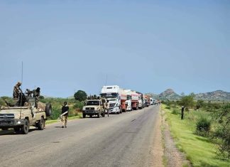 مناوي يطلق تحذيرات خطيرة بشان قوافل السلع ويهدد بالتخلي عن حالة الحياد في الحرب مناوي يطلق تحذيرات خطيرة بشان قوافل السلع ويهدد بالتخلي عن حالة الحياد في الحرب