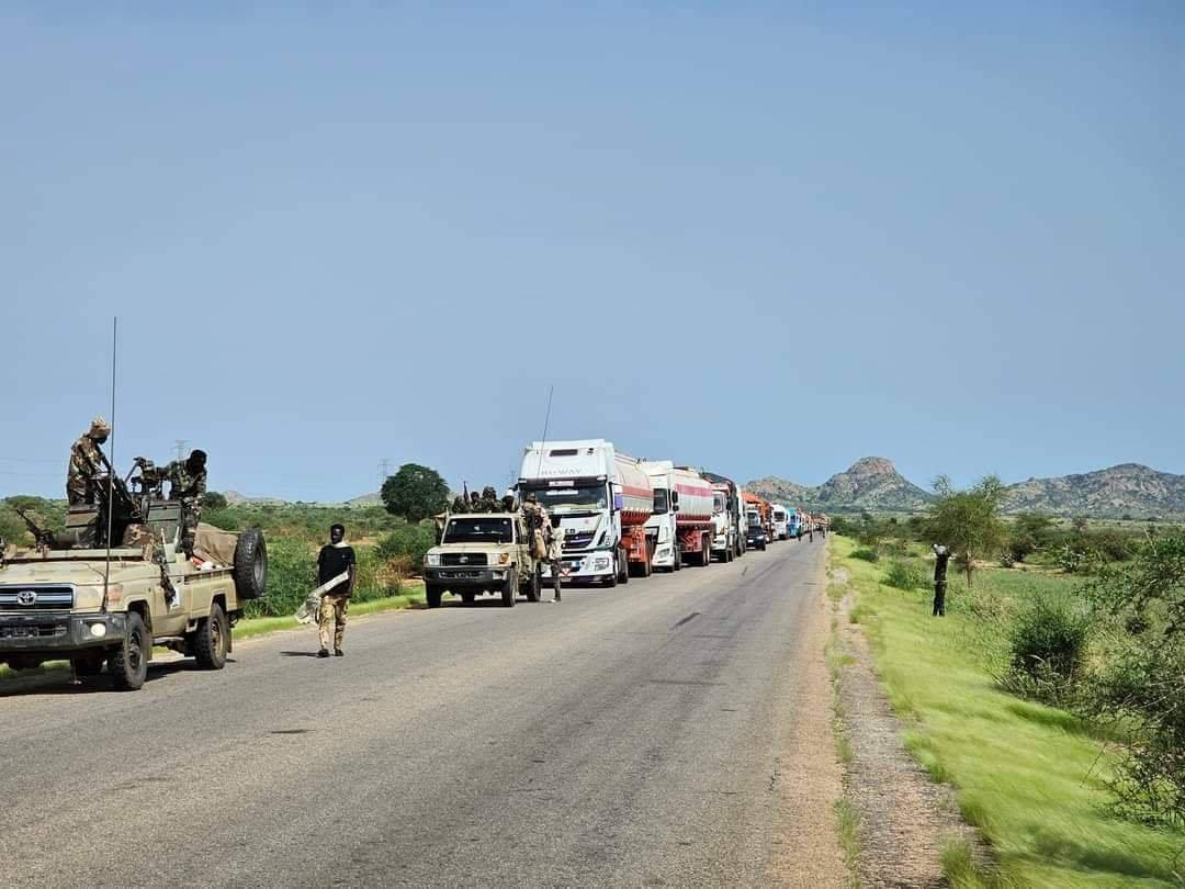 مناوي يطلق تحذيرات خطيرة بشان قوافل السلع ويهدد بالتخلي عن حالة الحياد في الحرب مناوي يطلق تحذيرات خطيرة بشان قوافل السلع ويهدد بالتخلي عن حالة الحياد في الحرب