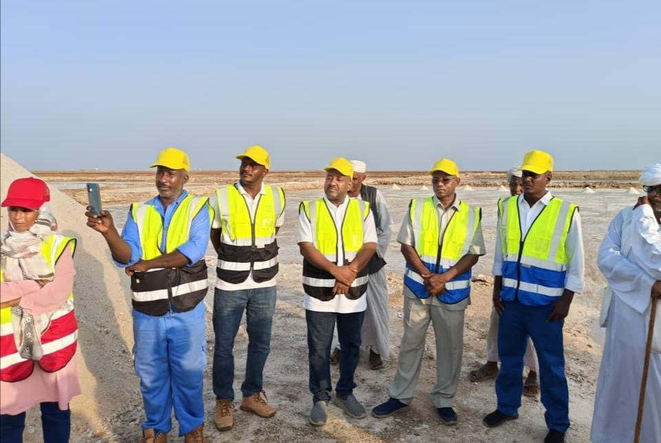 وزير المعادن يدشن المرحلة الأولى لملاحة قراس وزير المعادن يدشن المرحلة الأولى لملاحة قراس