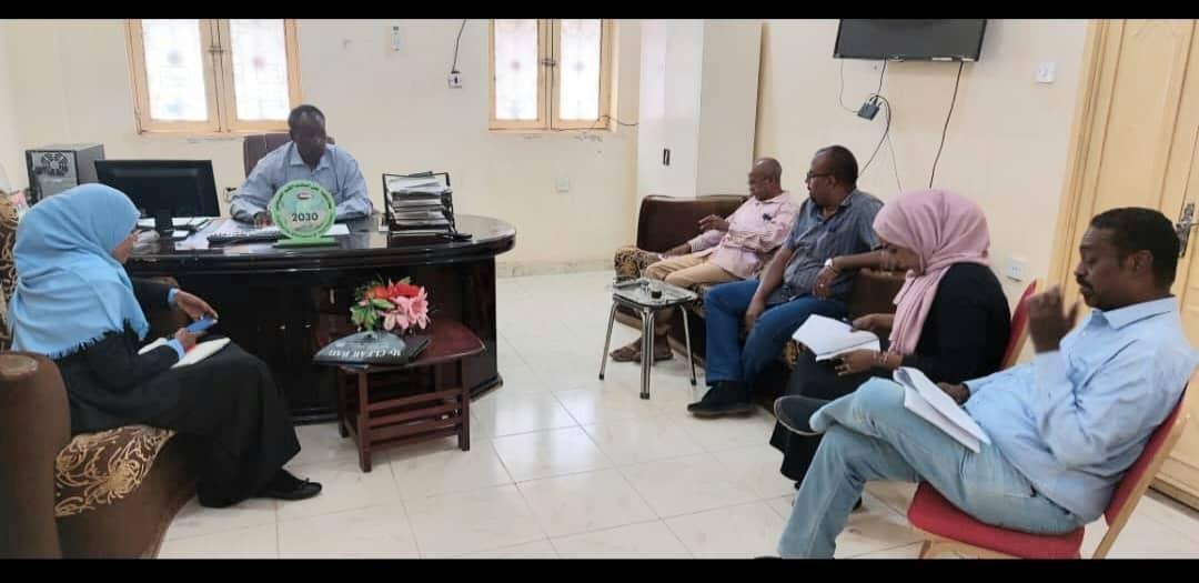 مدير عام الصحة بالقضارف يتراس إجتماع توزيع أدوية الطوارئ مدير عام الصحة بالقضارف يتراس إجتماع توزيع أدوية الطوارئ