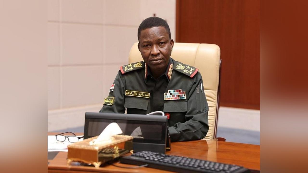 كباشي يتدخل لإستخراج جواز لابنة قيادي في الحرية والتغيير كباشي يتدخل لإستخراج جواز لابنة قيادي في الحرية والتغيير