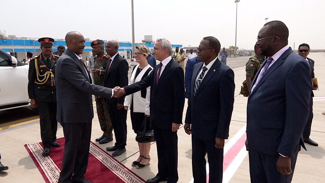 رئيس مجلس السيادة يتوجه إلى العاصمة التركية انقرة رئيس مجلس السيادة يتوجه إلى العاصمة التركية انقرة