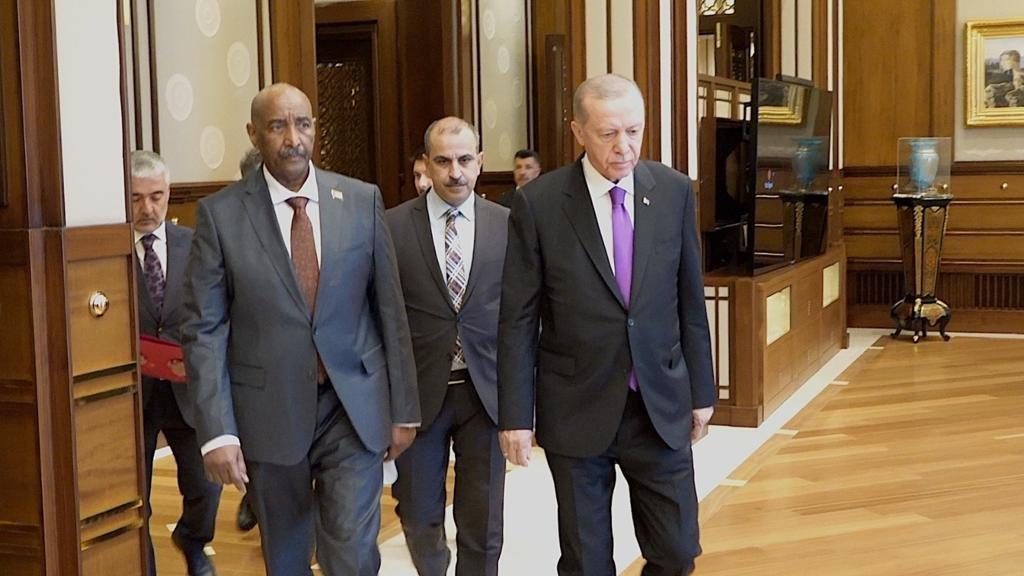 نتائج زيارة البرهان.. تفاهم واتفاقيات بين السودان وتركيا في مجال الاقتصاد والدفاع نتائج زيارة البرهان.. تفاهم واتفاقيات بين السودان وتركيا في مجال الاقتصاد والدفاع