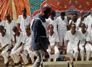 الجيش السوداني يسلم الصليب الأحمر عشرات الأطفال القُصر جندهم الدعم السريع الجيش السوداني يسلم الصليب الأحمر عشرات الأطفال القُصر جندهم الدعم السريع