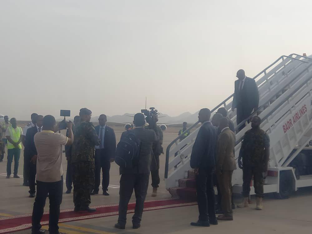 البرهان يعود من أوغندا ووزير الخارجية يكشف تفاصيل الزيارة البرهان يعود من أوغندا ووزير الخارجية يكشف تفاصيل الزيارة