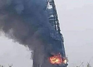 ألسنة اللهب تتصاعد في وسط العاصمة السودانية مع احتدام المعارك ألسنة اللهب تتصاعد في وسط العاصمة السودانية مع احتدام المعارك