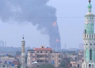 اشتباكات في بورتسودان للمرة الأولى واشتعال مبان حكومية بالخرطوم اشتباكات في بورتسودان للمرة الأولى واشتعال مبان حكومية بالخرطوم