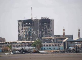 معارك عنيفة بين الجيش السوداني والدعم السريع بأكثر من موقع في الخرطوم معارك عنيفة بين الجيش السوداني والدعم السريع بأكثر من موقع في الخرطوم