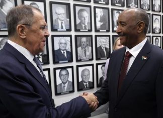 البرهان يطلع وزير الخارجية الروسي على تطورات الأوضاع في السودان البرهان يطلع وزير الخارجية الروسي على تطورات الأوضاع في السودان