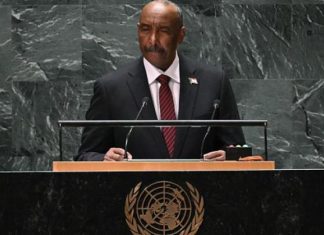 قائد الجيش السوداني يحذر في الأمم المتحدة من تمدد النزاع إلى المنطقة قائد الجيش السوداني يحذر في الأمم المتحدة من تمدد النزاع إلى المنطقة