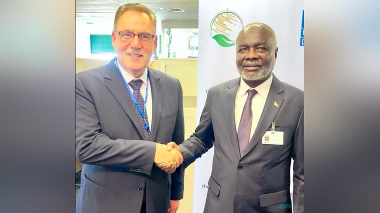 وزير المالية يلتقي بنيويورك بالمدير الإقليمي لبرنامج الأمم المتحدة الإنمائي وزير المالية يلتقي بنيويورك بالمدير الإقليمي لبرنامج الأمم المتحدة الإنمائي