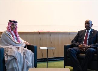 البرهان يبحث مع وزيري خارجية السعودية وروسيا أزمة السودان البرهان يبحث مع وزيري خارجية السعودية وروسيا أزمة السودان