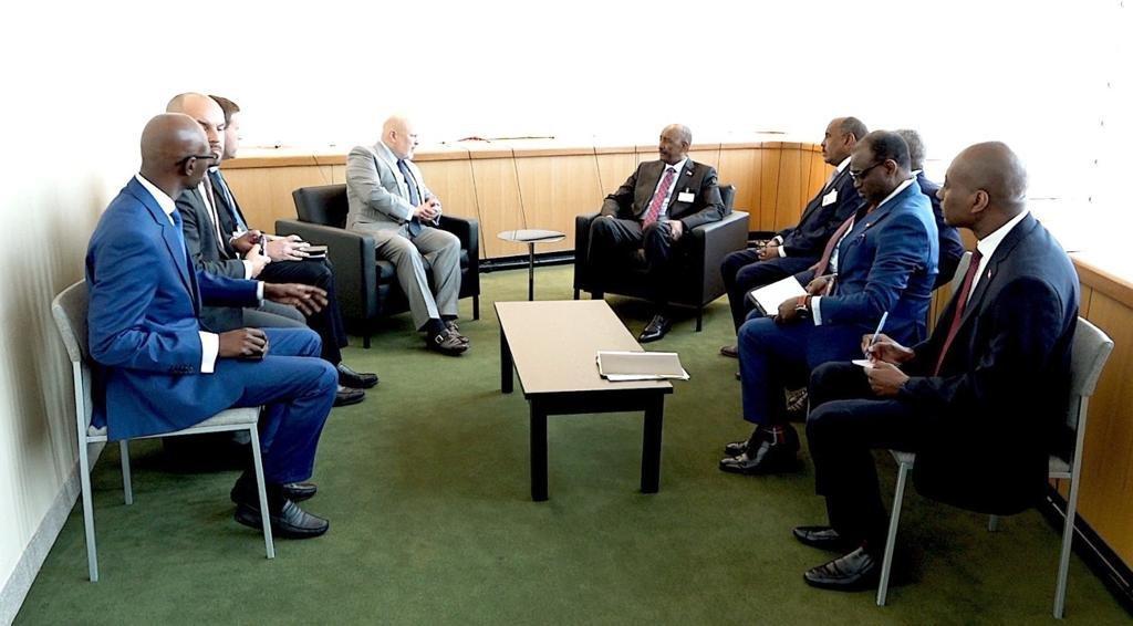 مجلس السيادة السوداني يكشف تفاصيل ما دار من لقاء بين البرهان ومدعي الجنائية الدولية مجلس السيادة السوداني يكشف تفاصيل ما دار من لقاء بين البرهان ومدعي الجنائية الدولية
