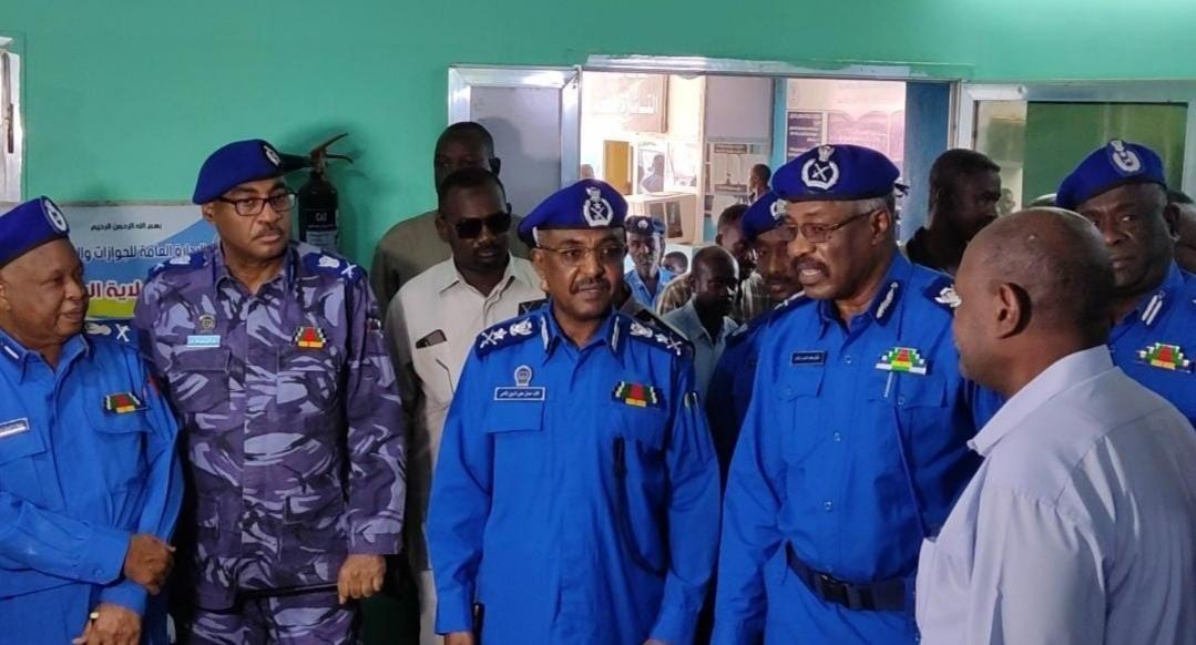 رئيس مجلس الوزراءيتفقد خدمات الجمهور و الجمارك رئيس مجلس الوزراءيتفقد خدمات الجمهور و الجمارك