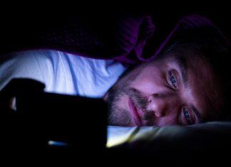 السهر ليلا قد يزيد خطر الإصابة بمرض السكري السهر ليلا قد يزيد خطر الإصابة بمرض السكري