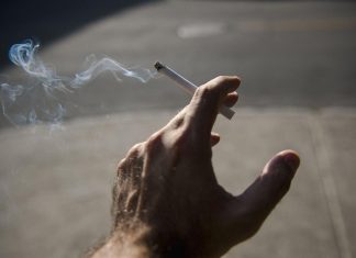 دراسة: التدخين قد يزيد من خطر الإصابة بالاكتئاب والاضطراب ثنائي القطب دراسة: التدخين قد يزيد من خطر الإصابة بالاكتئاب والاضطراب ثنائي القطب