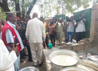 مواد غذائية من الفرقة الأولى مشاة بمدني لمركز الإيواء مواد غذائية من الفرقة الأولى مشاة بمدني لمركز الإيواء