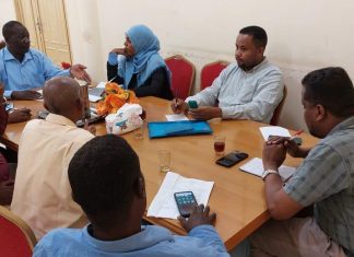 وزارة الصحة تجتمع مع لجنة إستلام وتوزيع ادوية الطوارئ والمنح وزارة الصحة تجتمع مع لجنة إستلام وتوزيع ادوية الطوارئ والمنح