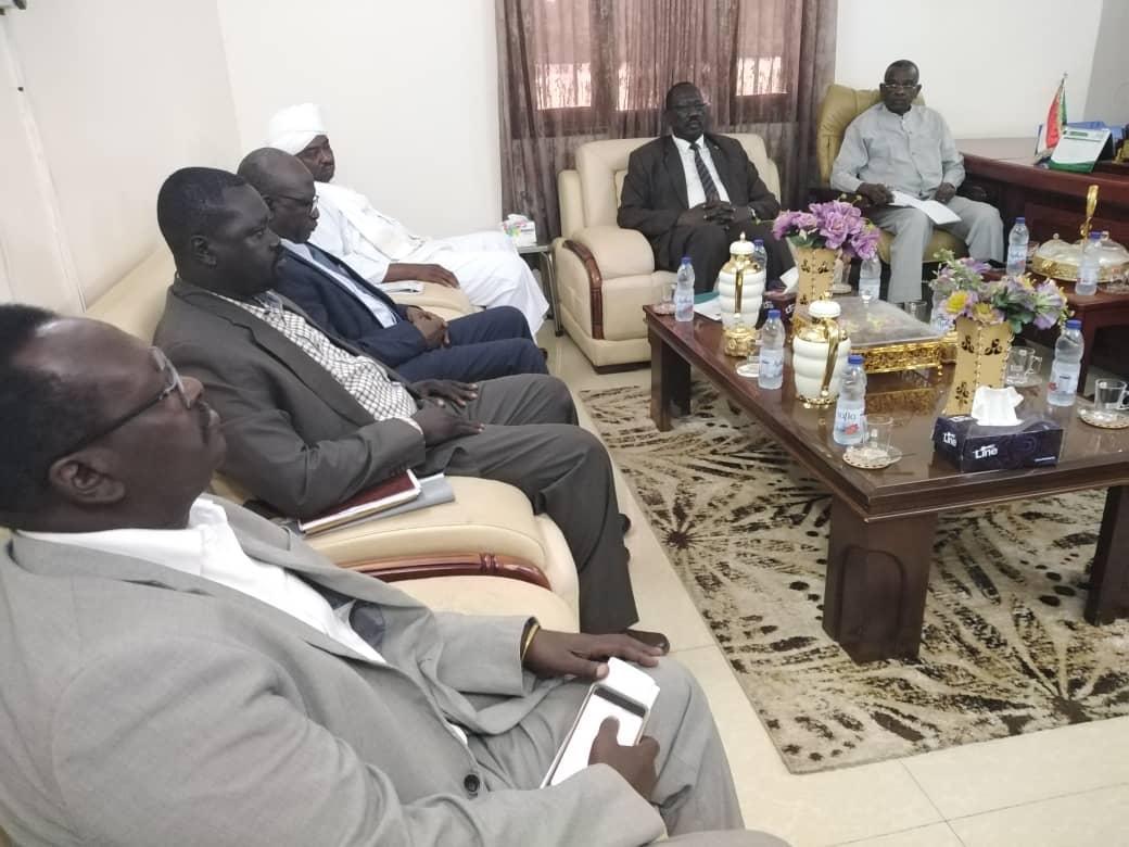 بادى يستمع لتنوير لزيارةاللجنةالإتحادية لحصر جرائم ميليشيا الدعم السريع المحلولة بادى يستمع لتنوير لزيارةاللجنةالإتحادية لحصر جرائم ميليشيا الدعم السريع المحلولة