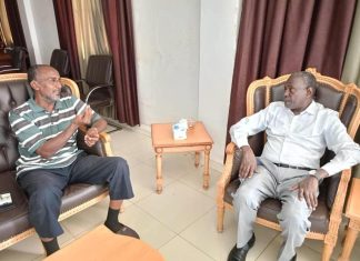 والي الخرطوم يبحث مع مفوض العمل الطوعي ترتيبات توزيع الاغاثة والي الخرطوم يبحث مع مفوض العمل الطوعي ترتيبات توزيع الاغاثة