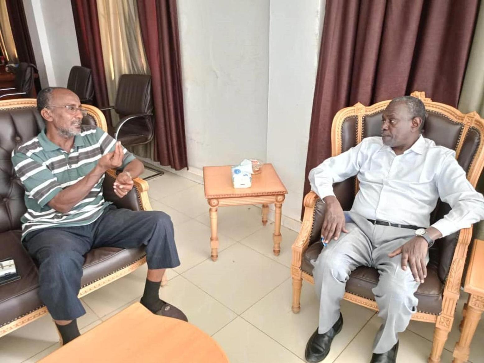 والي الخرطوم يبحث مع مفوض العمل الطوعي ترتيبات توزيع الاغاثة والي الخرطوم يبحث مع مفوض العمل الطوعي ترتيبات توزيع الاغاثة