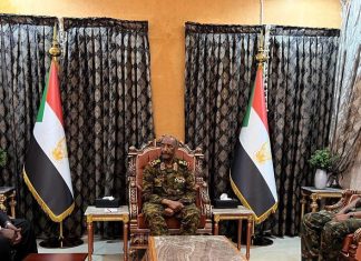 رئيس مجلس السيادة يلتقي وزير الإتصالات والتحول الرقمي المكلف رئيس مجلس السيادة يلتقي وزير الإتصالات والتحول الرقمي المكلف