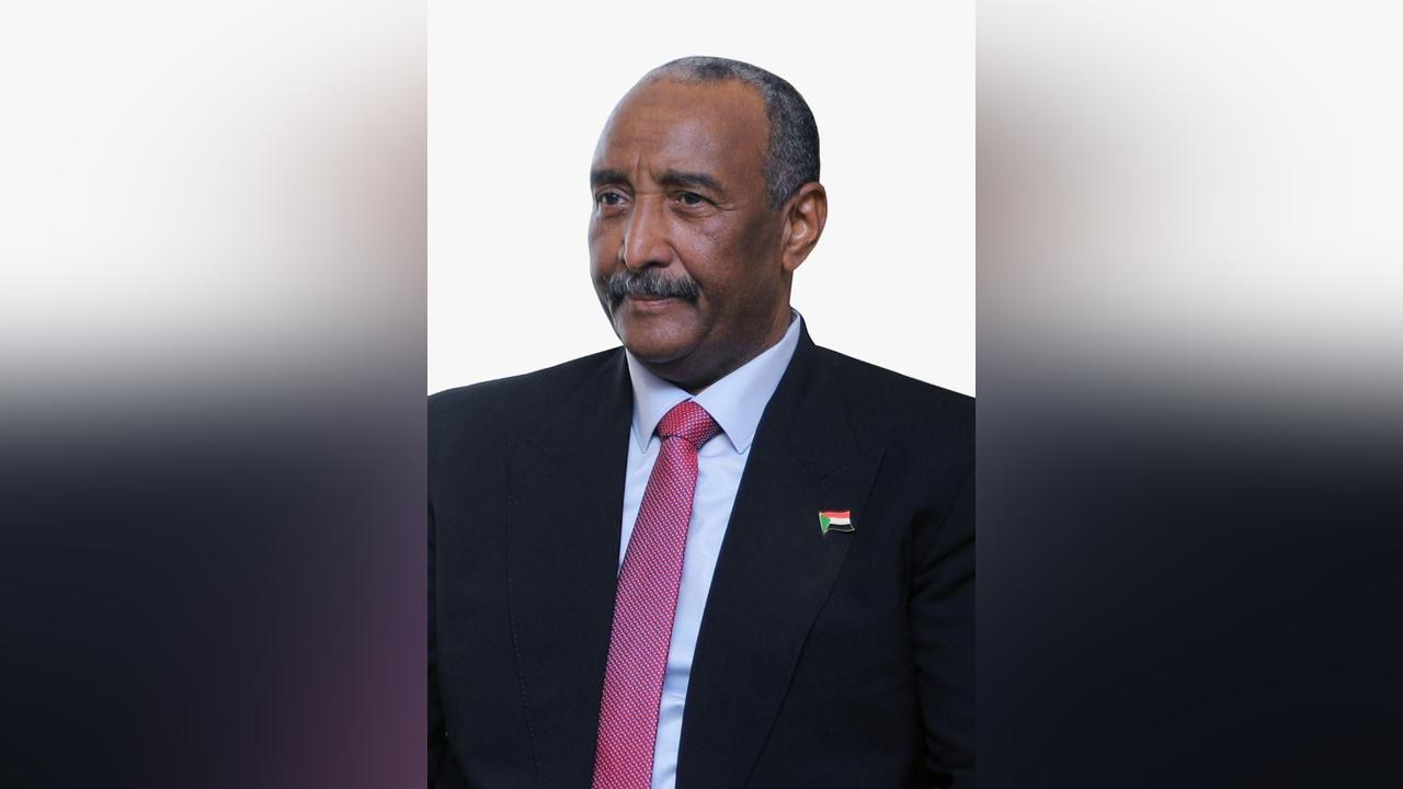 رئيس مجلس السيادة الانتقالي يلتقي مدير عام سكك حديد السودان رئيس مجلس السيادة الانتقالي يلتقي مدير عام سكك حديد السودان