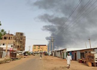 قتلى وجرحى جراء سقوط قذائف في محطة حافلات بالخرطوم قتلى وجرحى جراء سقوط قذائف في محطة حافلات بالخرطوم