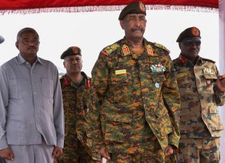 ضباط سودانيون متقاعدون يفوّضون البرهان بتكوين حكومة ضباط سودانيون متقاعدون يفوّضون البرهان بتكوين حكومة