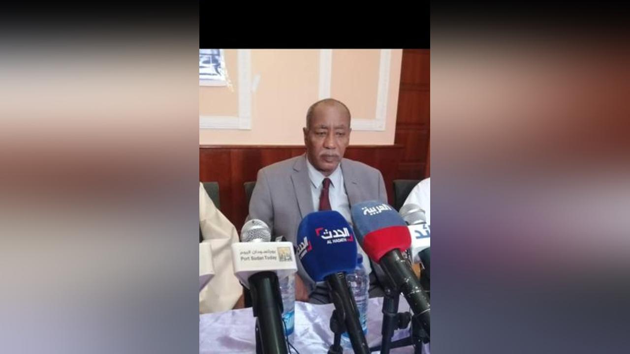 التوم هجو: دعم ومساندة القوات المسلحة واجب وطني