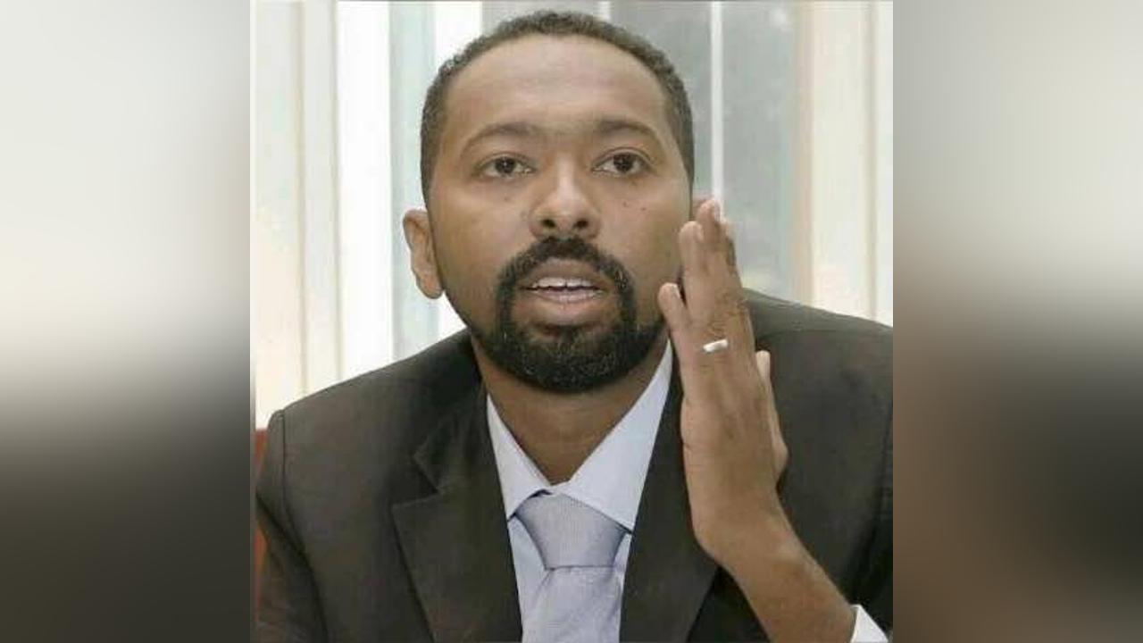 خالد عمر يرد على مناوي حول تجول قيادات قوى الحرية والتغيير في سيارة “شريحة” مع عبدالرحيم دقلو قبل لحظات من اندلاع الحرب خالد عمر يرد على مناوي حول تجول قيادات قوى الحرية والتغيير في سيارة “شريحة” مع عبدالرحيم دقلو قبل لحظات من اندلاع الحرب