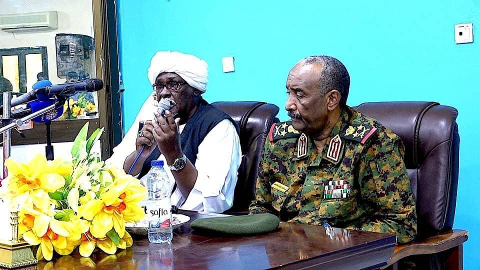 البرهان يكشف لأول مرة عن جهات فضت الاعتصام ويحدد كيفية إنهاء الحرب ويصدر توجيهات بشأن المدارس والجامعات البرهان يكشف لأول مرة عن جهات فضت الاعتصام ويحدد كيفية إنهاء الحرب ويصدر توجيهات بشأن المدارس والجامعات